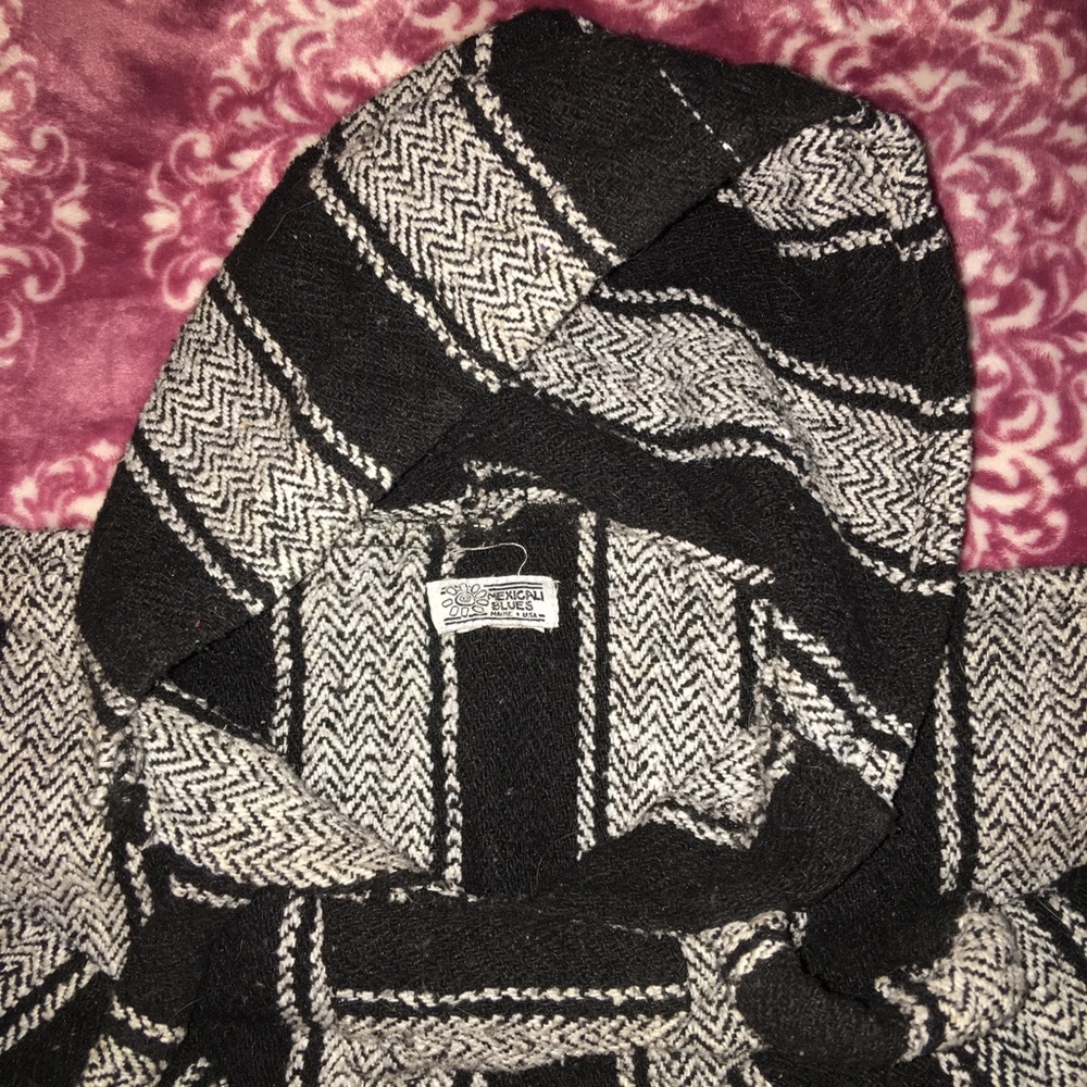 Poncho - Picture 2 of 3